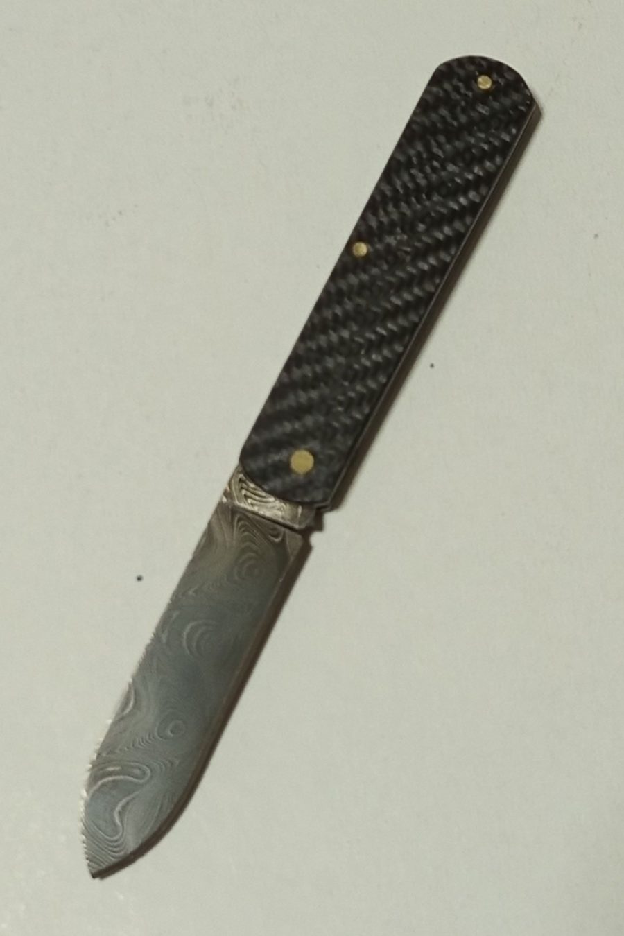 DepoTrend Özel Üretim Damascus Çelik Karbon Fiber Kabzeli Katlanır Çakı (17 cm)
