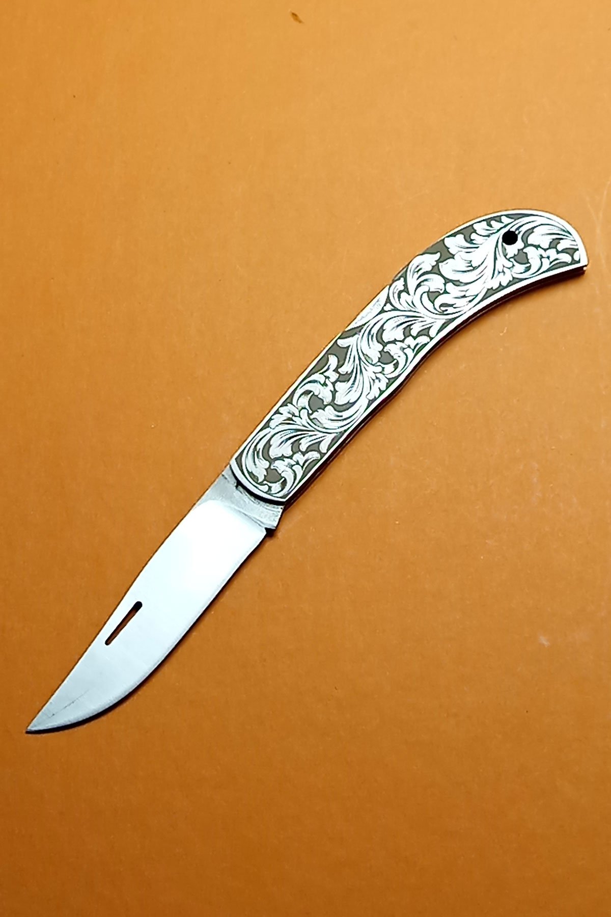 DepoTrend Özel İşlemeli Metal Kabzeli 4034 Çelik Katlanabilir Çakı - Görsel 3